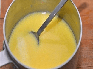 Как принимать молоко с добавлением соды и меда от кашля?