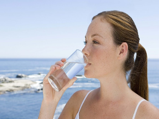 Как быстро избавиться от лишней воды из организма? Симптомы возможных заболеваний при задержке воды