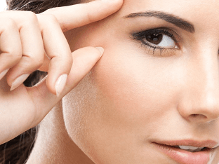Какое масло для кожи вокруг глаз полезно и как правильно его использовать