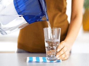 Как правильно пить воду при запорах